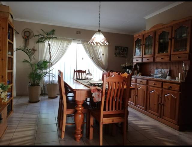 5 BEDROOM HOUSE FOR SALE IN FALCON RIDGE